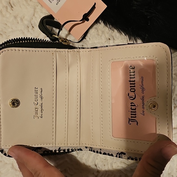 Juicy Couture Beanie And Wallet - Picture 6 of 8
